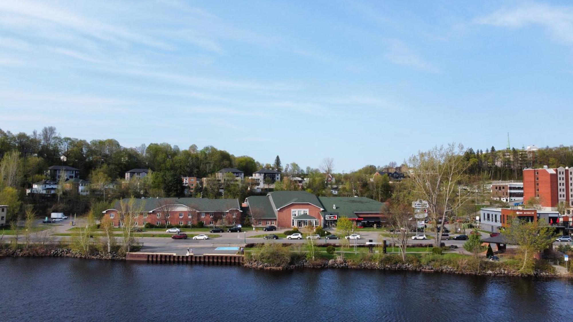 Hotel Energie Shawinigan Bagian luar foto