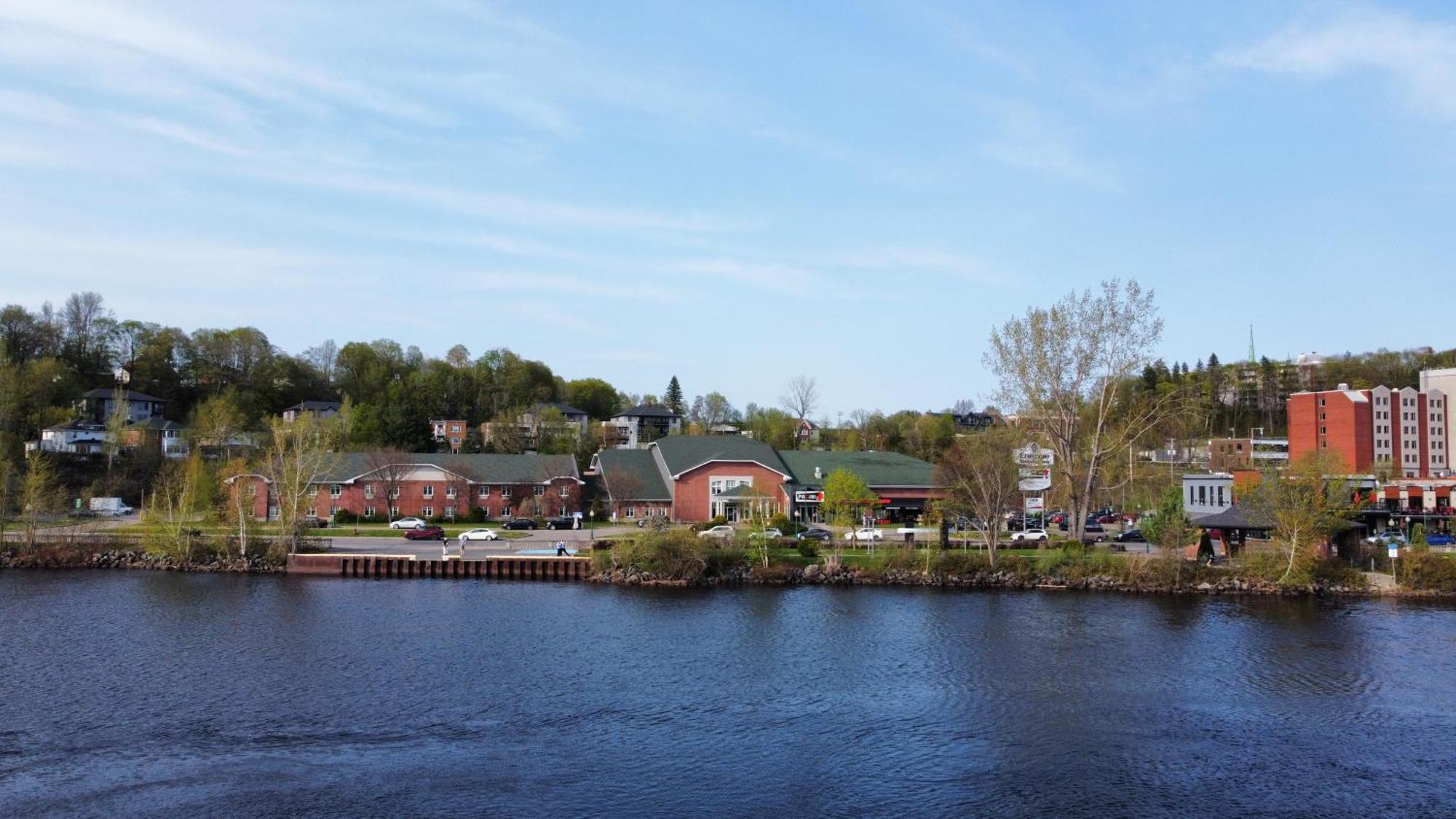 Hotel Energie Shawinigan Bagian luar foto